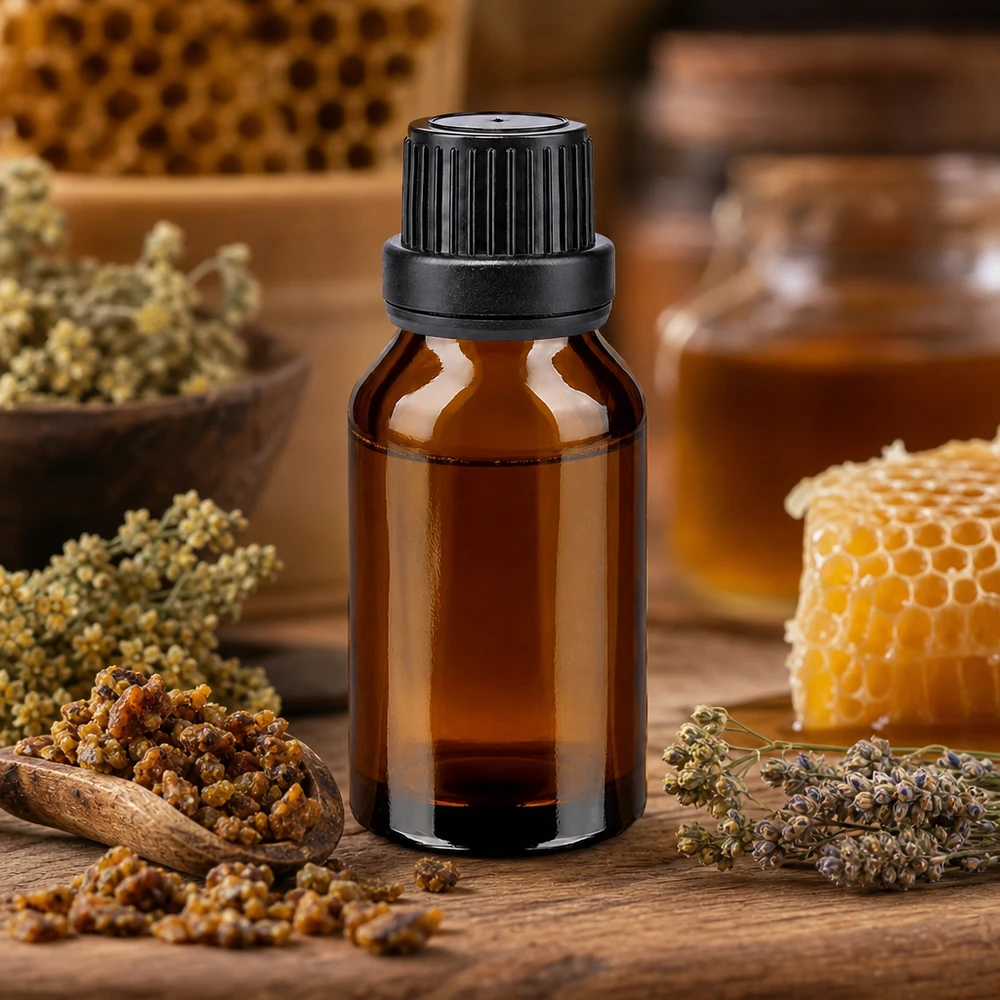 Flacon de pharmacie en verre ambré de 15 ml contenant de la propolis, des rayons de miel et des plantes médicinales, destiné aux produits naturels
