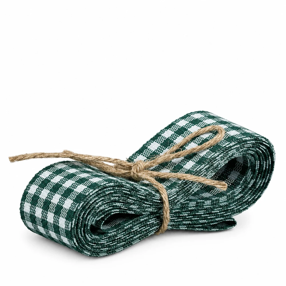 Ruban en tissu vert et blanc pour la décoration, 300 cm Ruban de tissu à carreaux vert et blanc 300cm lié avec du ruban de jute comme ruban décoratif sur fond blanc