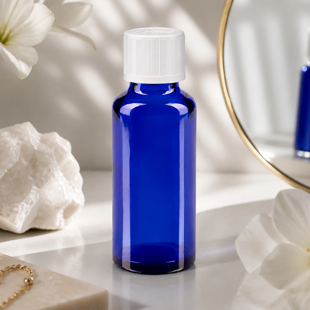 Flacon à pharmacie bleu 30ml bouchon vissable blanc sécurité enfant Flacon de pharmacie élancé de 30 ml en verre bleu cobalt, muni d'un bouchon de sécurité blanc pour enfants