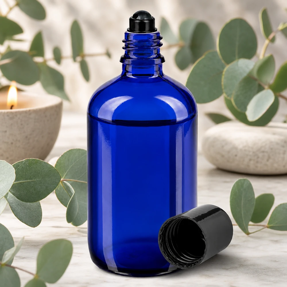 Flacon roll-on cylindrique de 100 ml, bleu cobalt, avec embout à bille noir et parfum d'eucalyptus