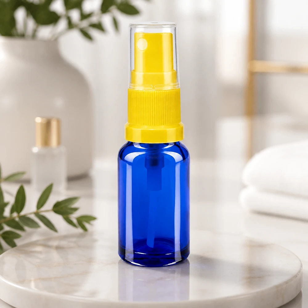 Petit flacon de pharmacie bleu de 10 ml avec vaporisateur jaune, en verre de protection de haute qualité