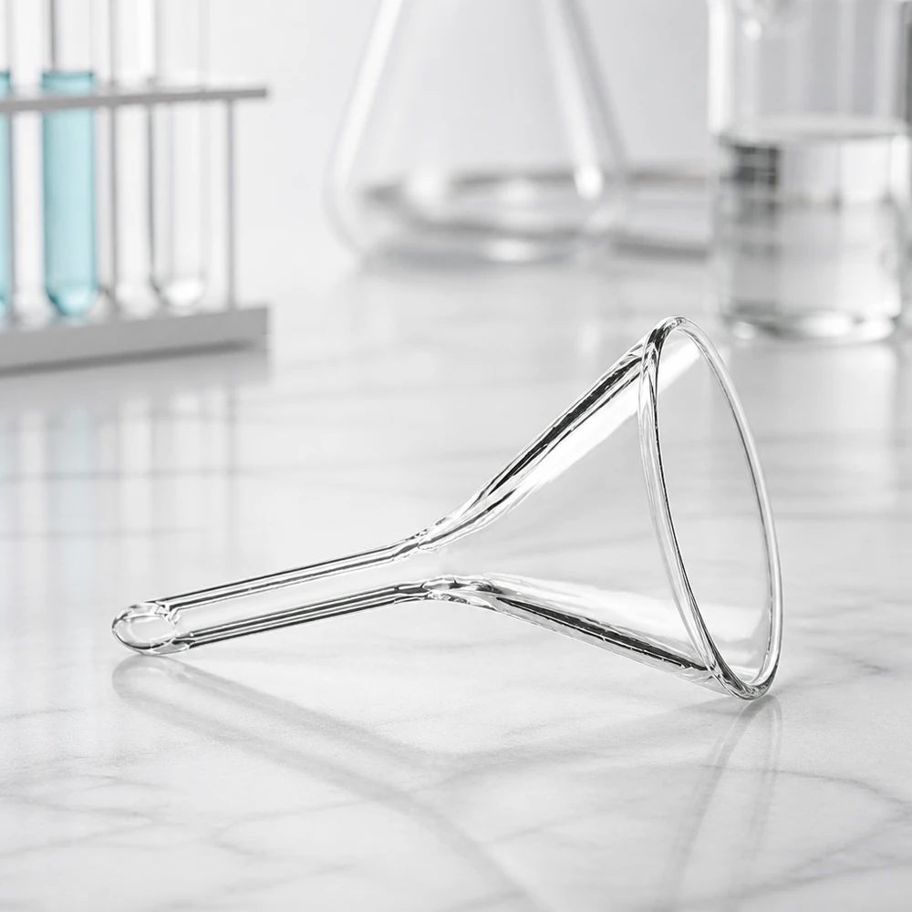 Entonnoir de laboratoire compact en verre sodo-calcique avec ouverture de 30 mm et manche court pratique pour une manipulation facile