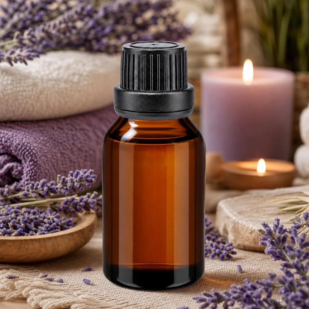 Petite bouteille en verre brun de 15 ml avec bouchon compte-gouttes pour l'aromathérapie et l'huile de lavande