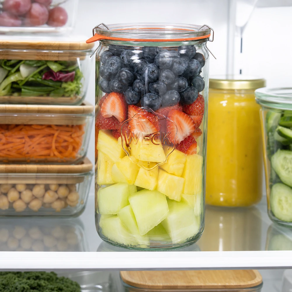 1590ml bocal cylindrique complet WECK RR100 WECK Pot cylindrique 1590ml RR100 au réfrigérateur avec salade de fruits myrtilles fraises ananas melon Meal Prep