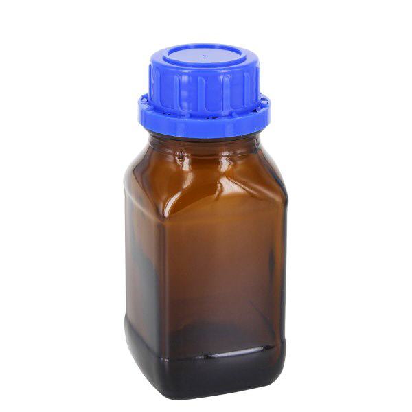 Flacon carré à col large en verre ambré 100 ml, avec bouchon à vis bleu de norme DIN 32, système d’inviolabilité et joint cônique Flacon carré à col large en verre ambré 100 ml, avec bouchon à vis bleu de norme DIN 32, système d’inviolabilité et joint cônique