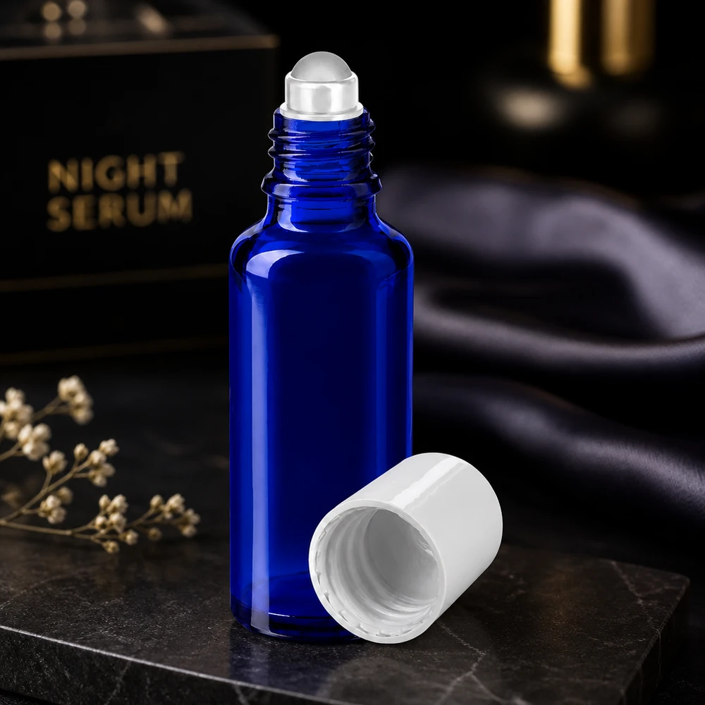Flacon en verre bleu cobalt de 30 ml avec applicateur à bille et bouchon blanc pour sérum de nuit