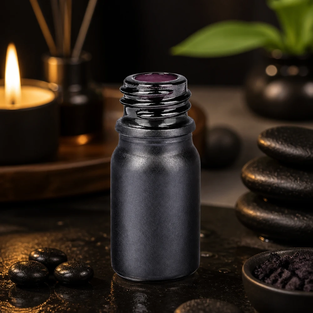 Elégant flacon de pharmacie 5ml BlackLine UT18/5 UNiTWIST présenté dans une ambiance spa élégante