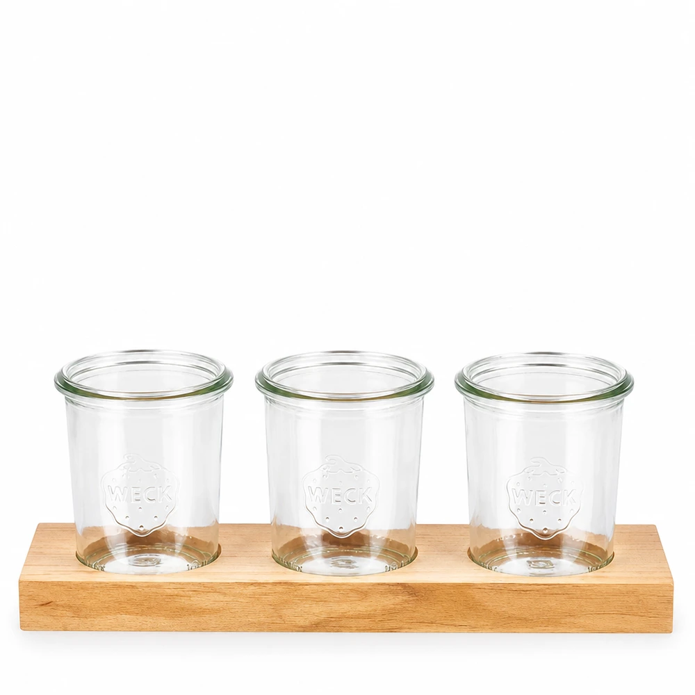 Plateau de service Plano3 avec 3 bocaux Weck de 160 ml Planche de service Plano3 en bois avec trois bocaux Weck de 160 ml pour dips, épices et snacks.