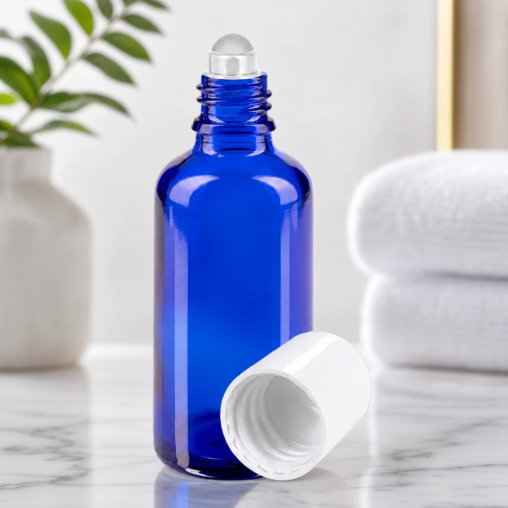 Flacon en verre de pharmacie cylindrique de 50 ml, de couleur bleue, muni d'une bille roulante et d'un bouchon blanc ouvert