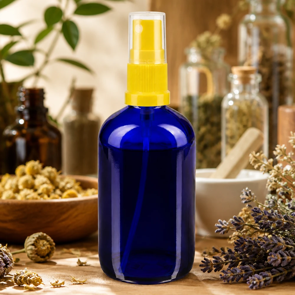 Flacon de pharmacie bleu 100ml embout spray jaune Flacon vaporisateur bleu cobalt de 100 ml avec tête de vaporisation transparente de couleur jaune, destiné aux cosmétiques naturels