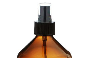 avec vaporisateur noir